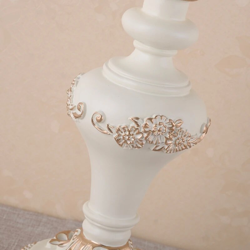 TUDA Beige Retro Resin Princess Table Lamp
