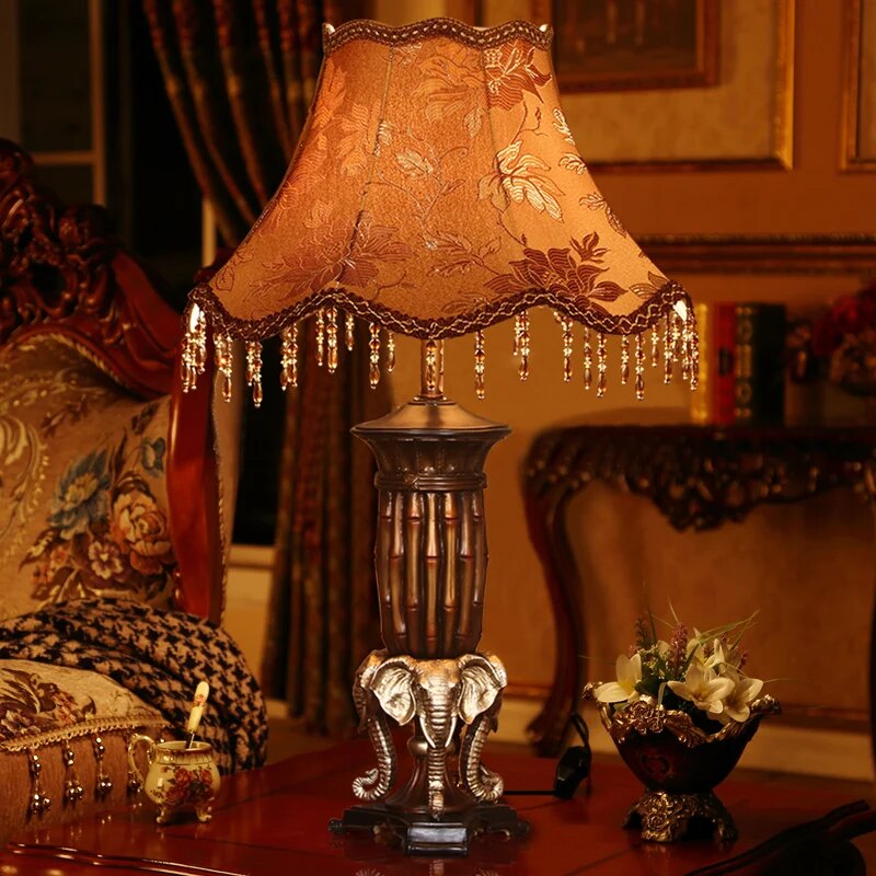 TUDA European Style Vintage Retro Resin Elephant Table Lamp
